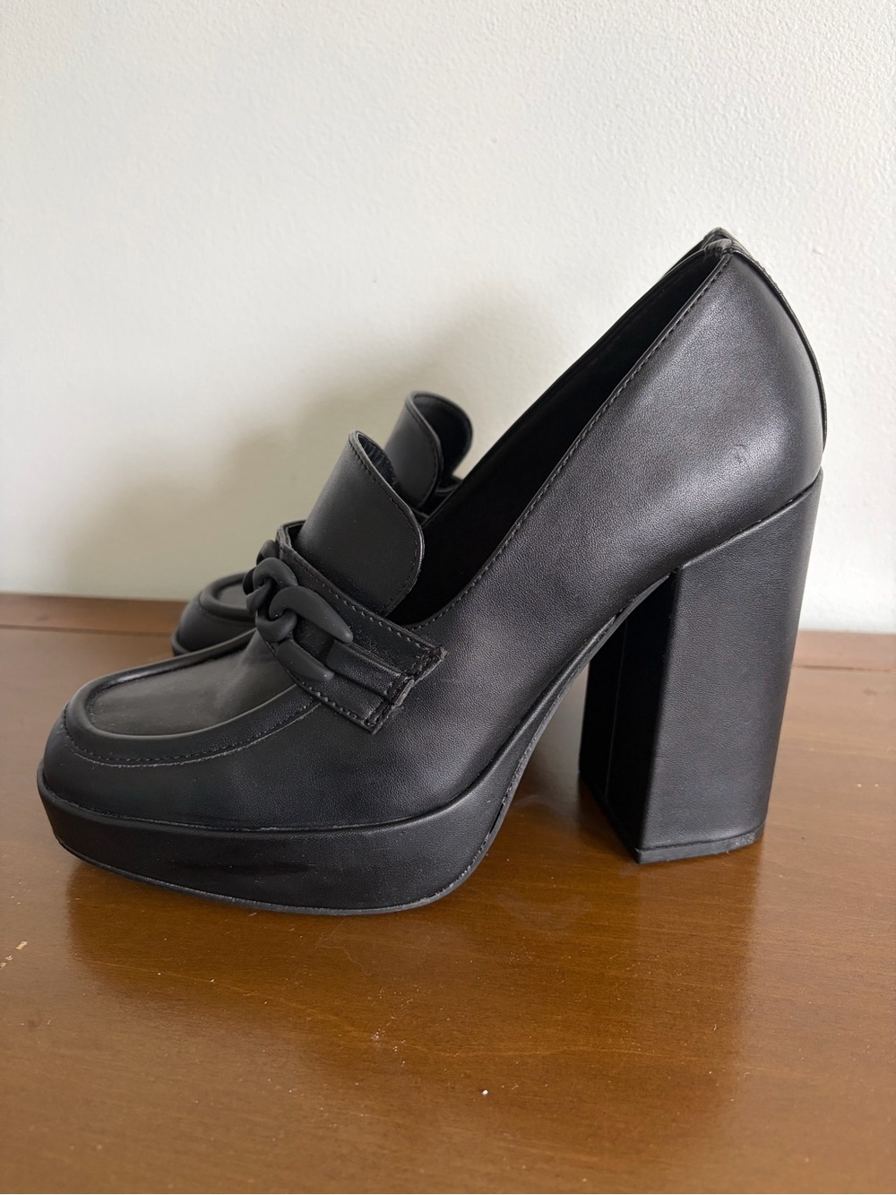 Steve Madden 9M Black Leather Rhylee Platform Loafer